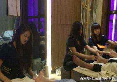 足浴店暗藏玄机 警方突击检查揭露“理发服务”背后的猫腻